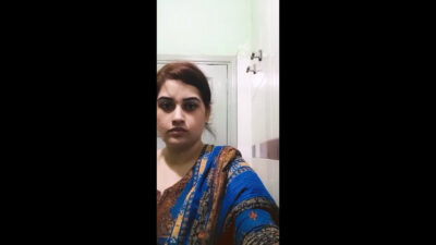Maal chubby suit bhabhi in bathroom